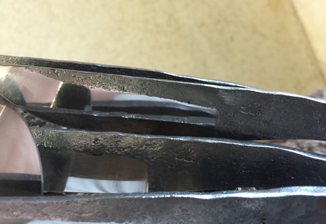 Set de 6 couteaux de table en brut de forge. 195 euros